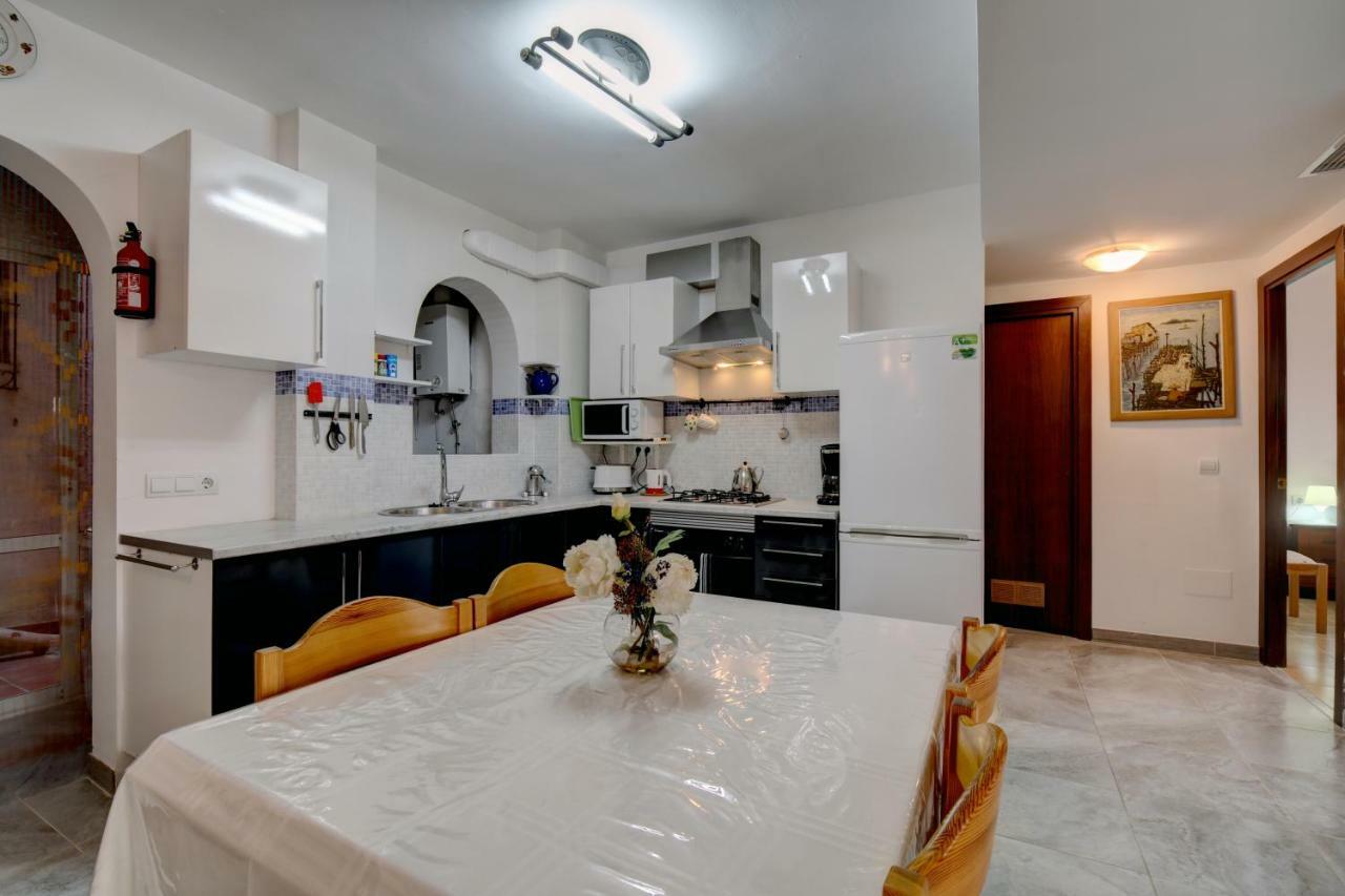 Victoria Apartment Естепона Екстериор снимка