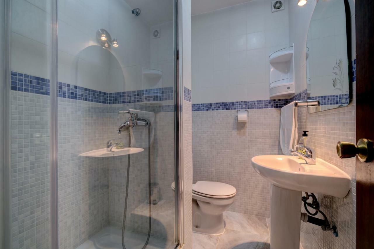 Victoria Apartment Естепона Екстериор снимка